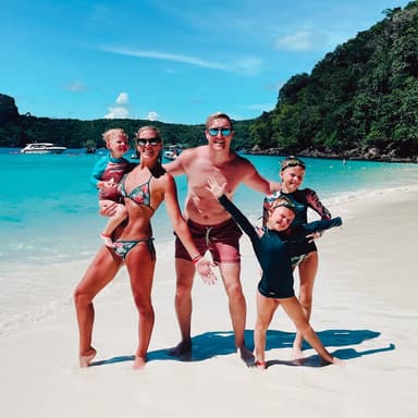 image of THEHUTCHINSONS